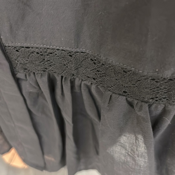 White Birch boho dress. Smock back creates a great fit. Button front & lace. - Picture 5 of 5